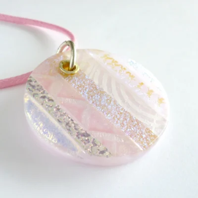 Round pendant showing depth of glass